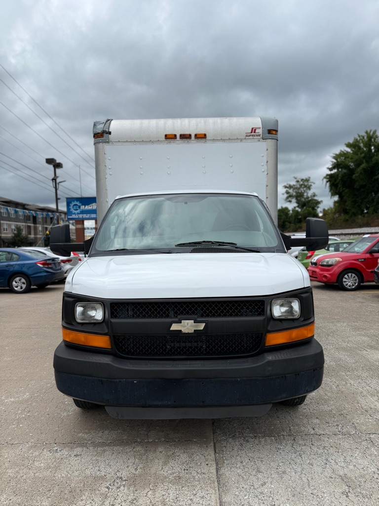 2010 Chevrolet Express's photo