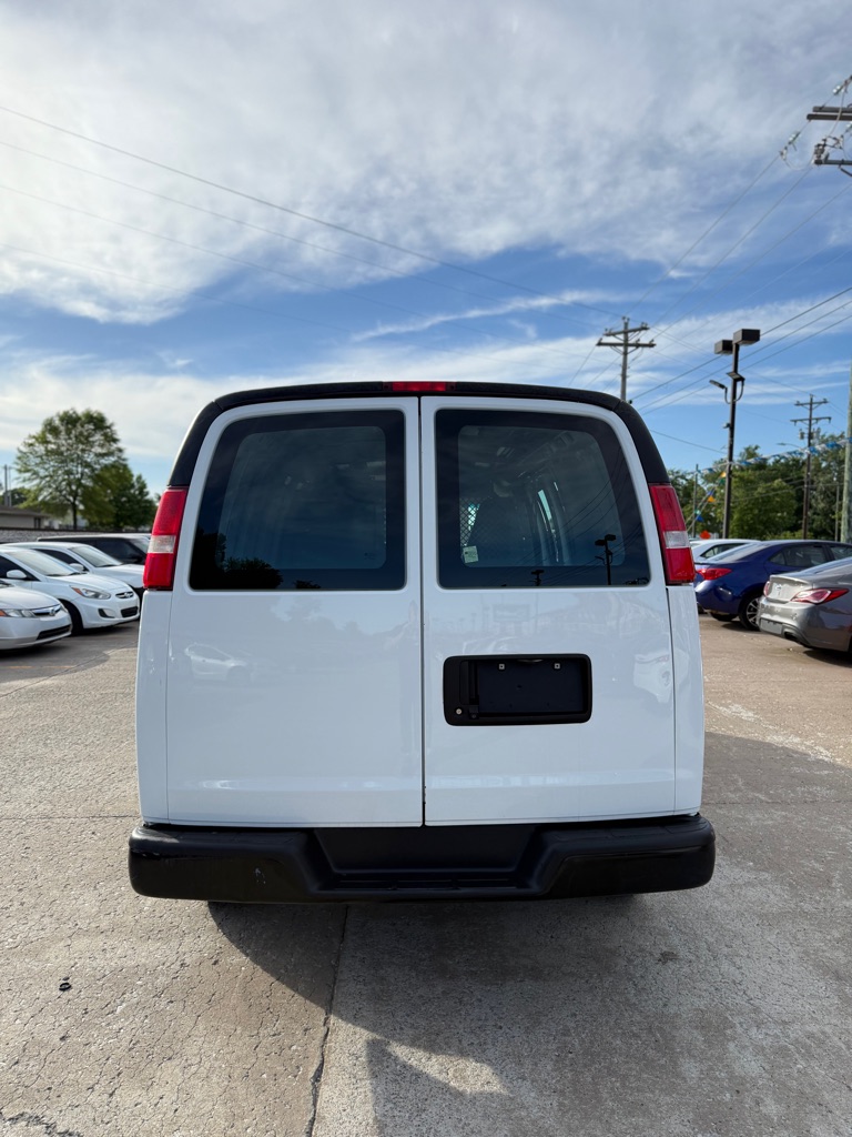 Additional photo of vehicle.