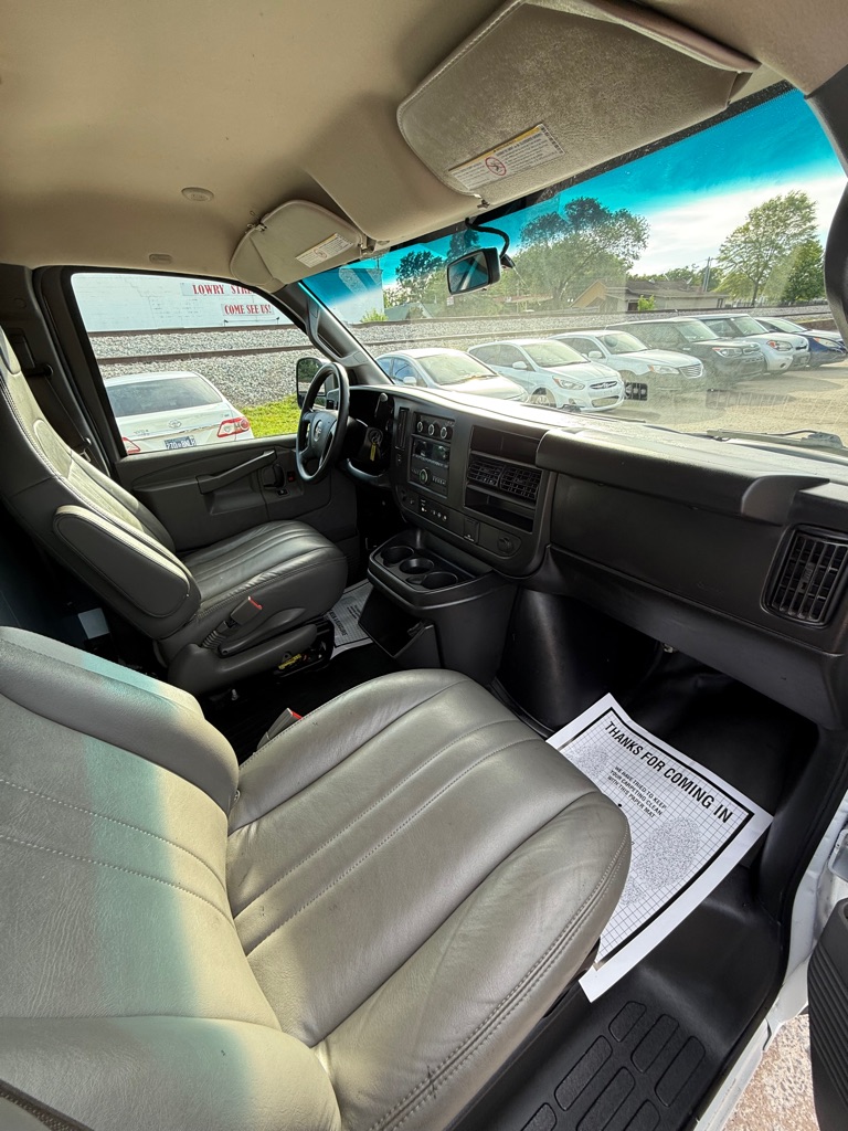 Additional photo of vehicle.