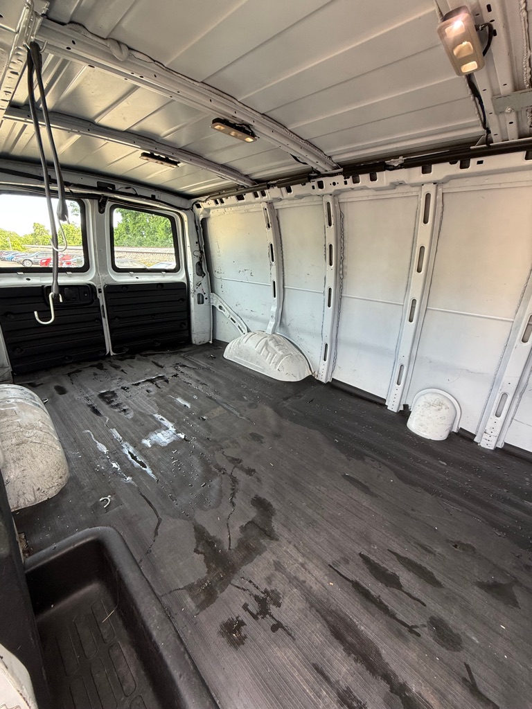 Additional photo of vehicle.