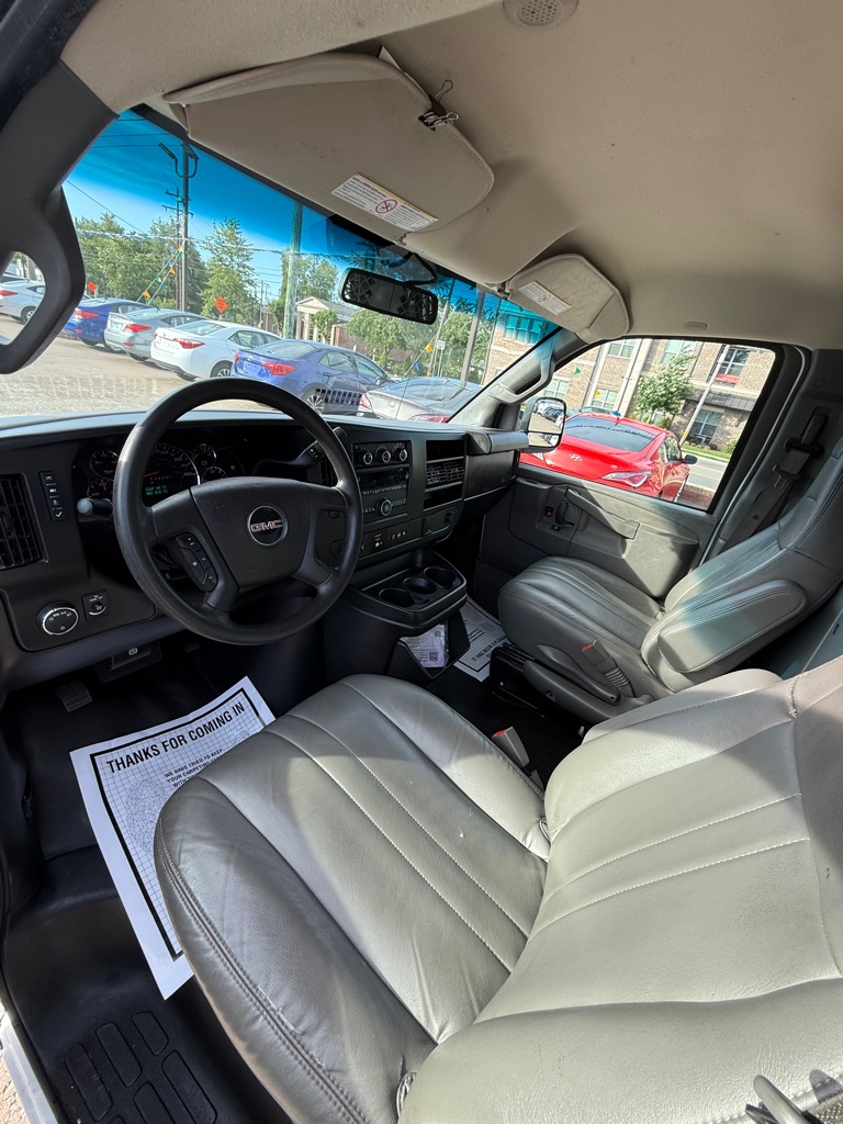 Additional photo of vehicle.