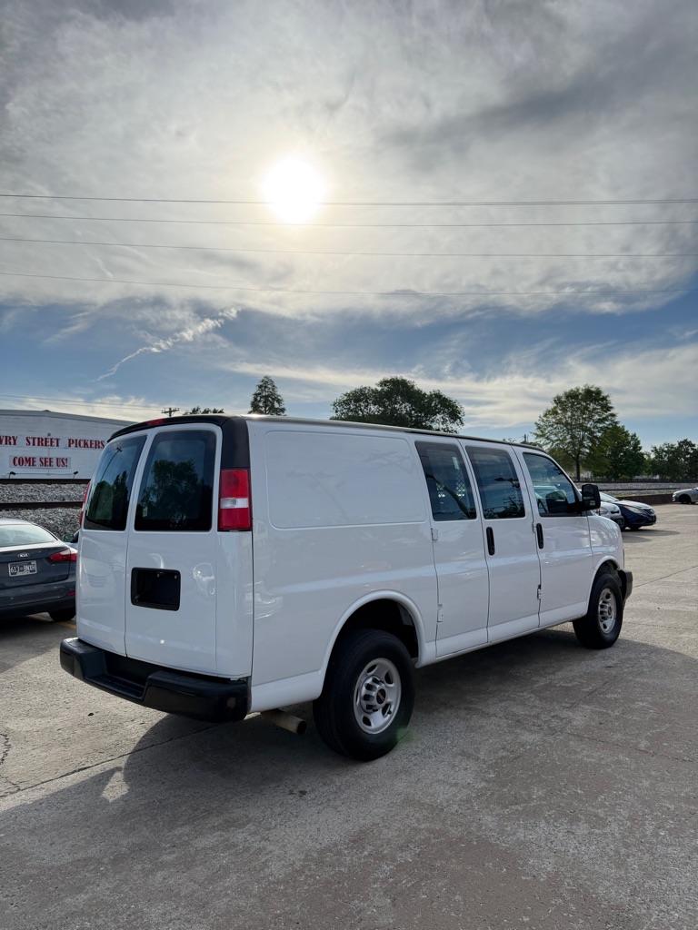 Additional photo of vehicle.