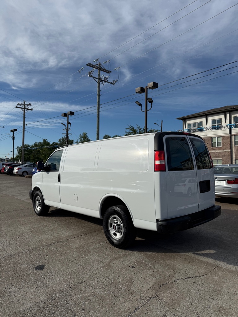 Additional photo of vehicle.