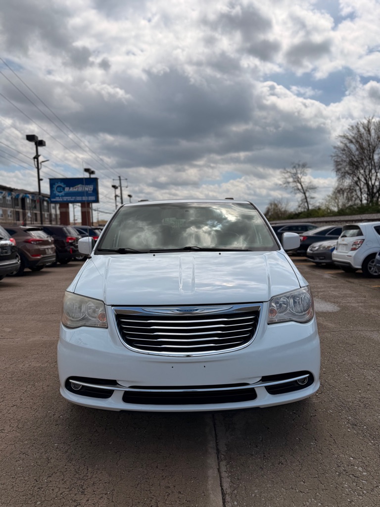 2014 Chrysler Town & Country Touring's photo