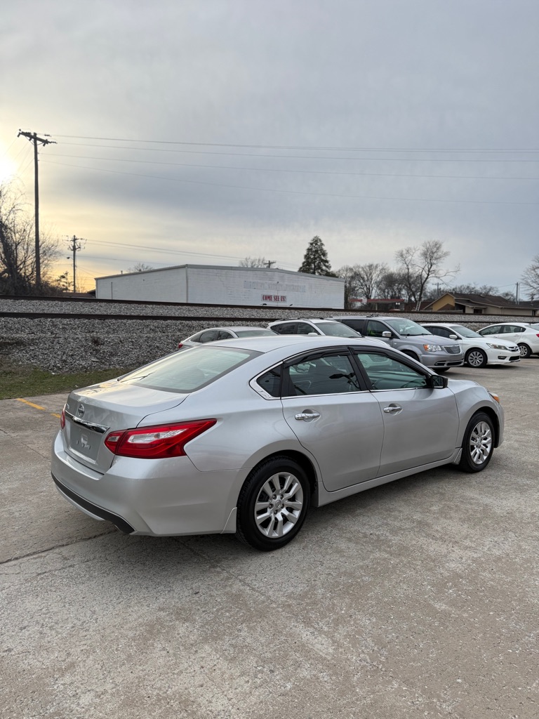 Additional photo of vehicle.