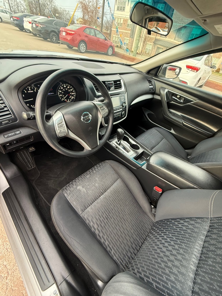 Additional photo of vehicle.