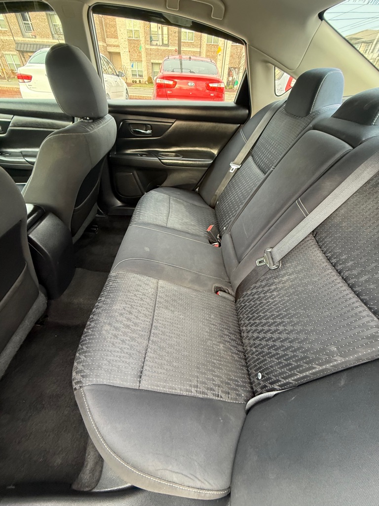 Additional photo of vehicle.