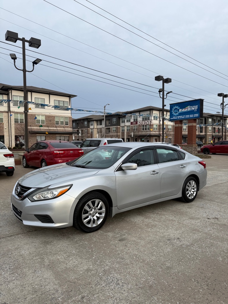 Additional photo of vehicle.