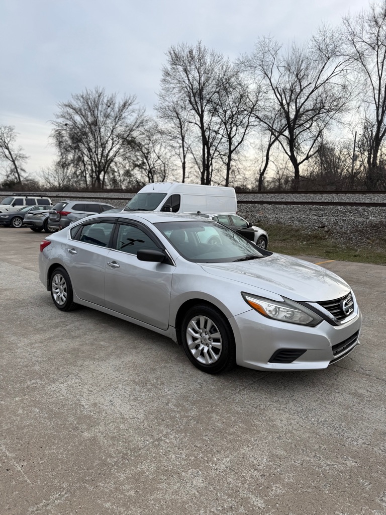 Additional photo of vehicle.