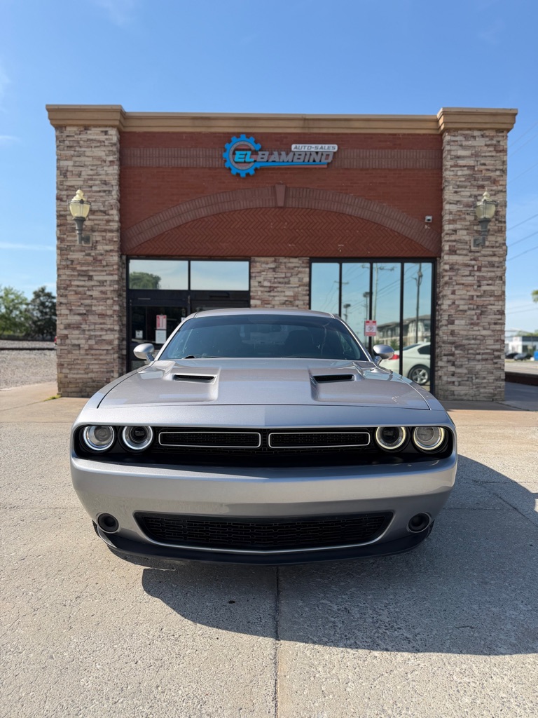 2015 Dodge Challenger SXT's photo