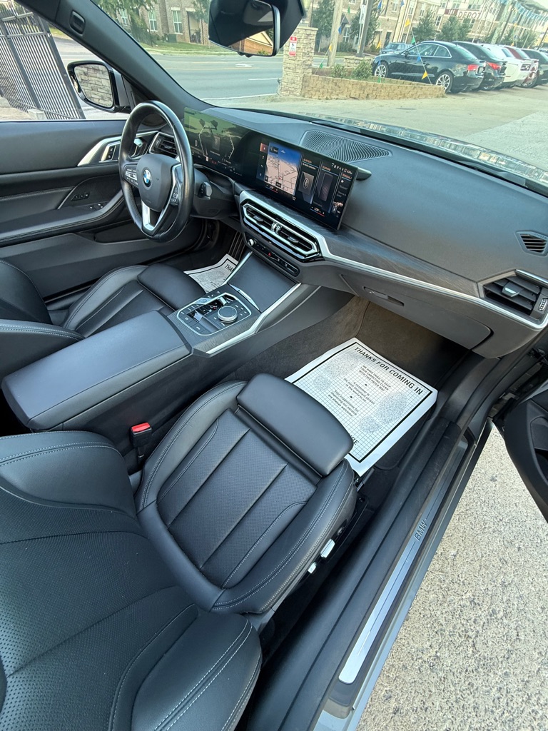 Additional photo of vehicle.