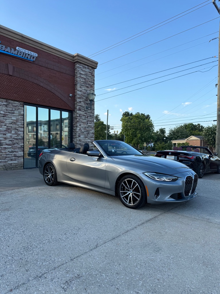 Additional photo of vehicle.