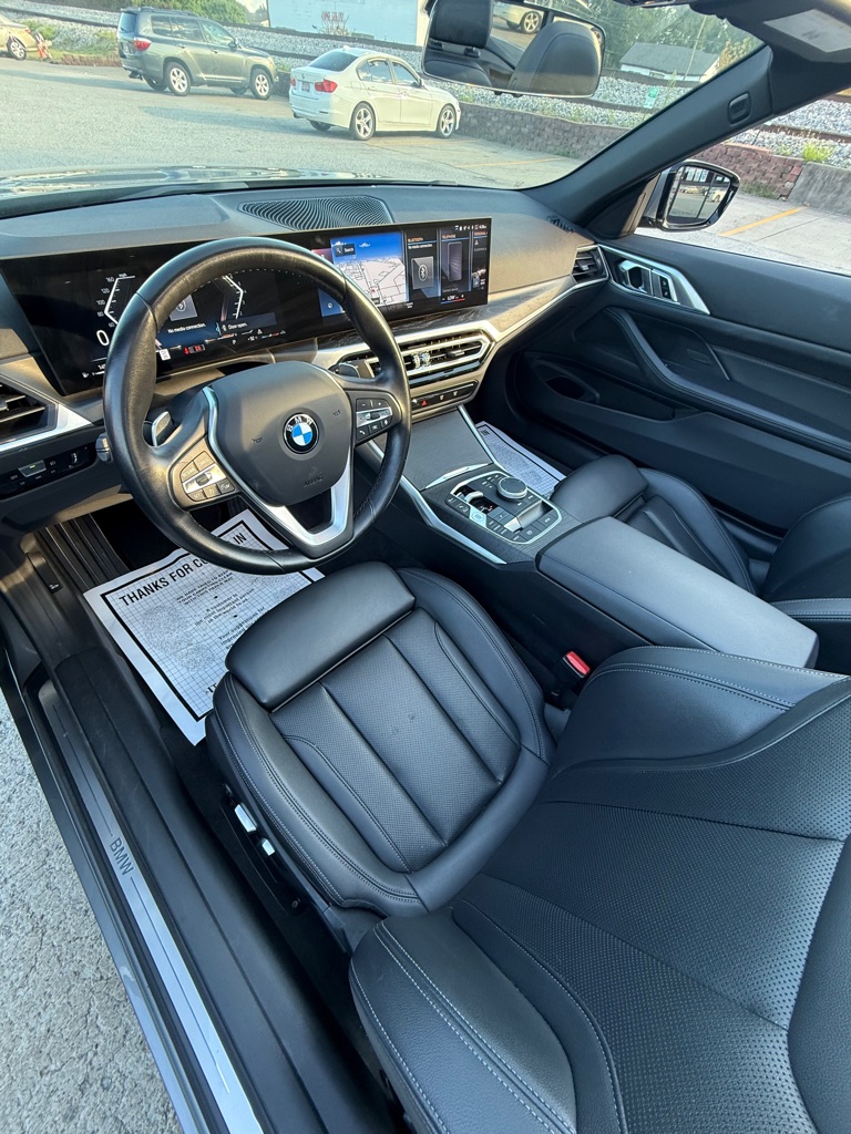 Additional photo of vehicle.