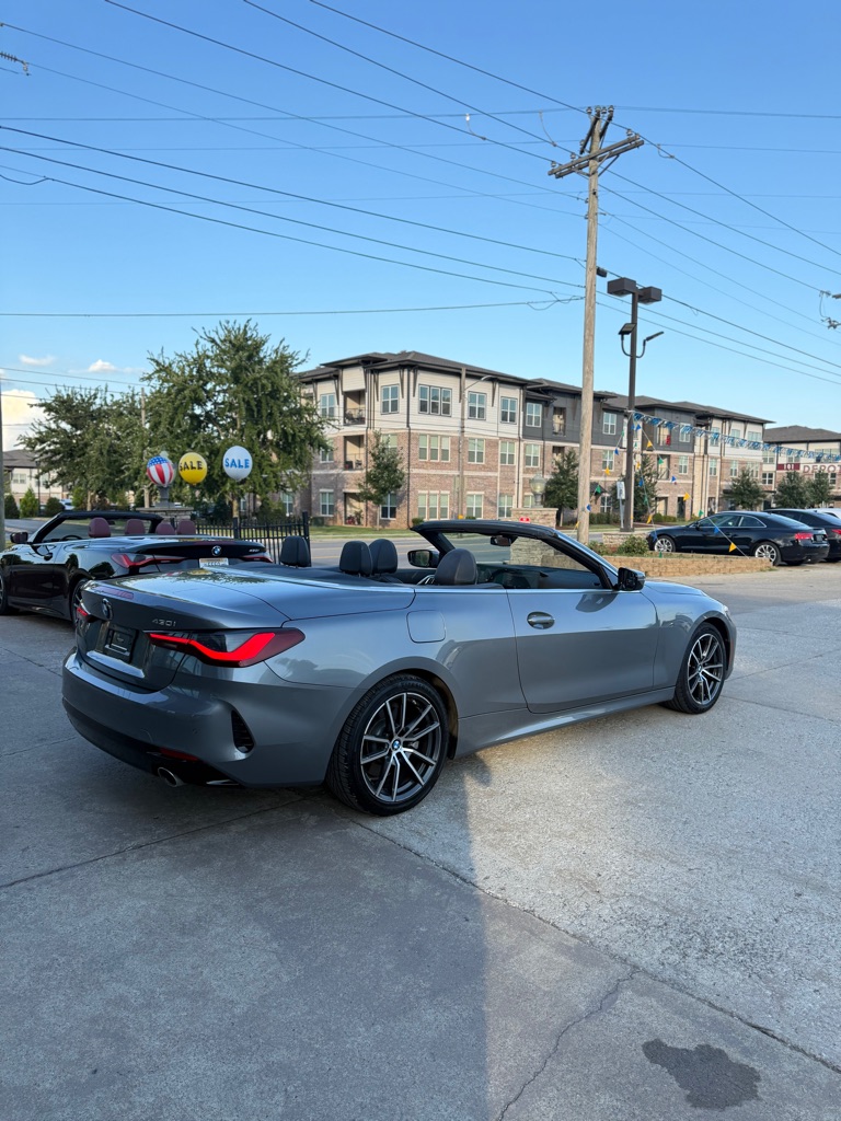 Additional photo of vehicle.