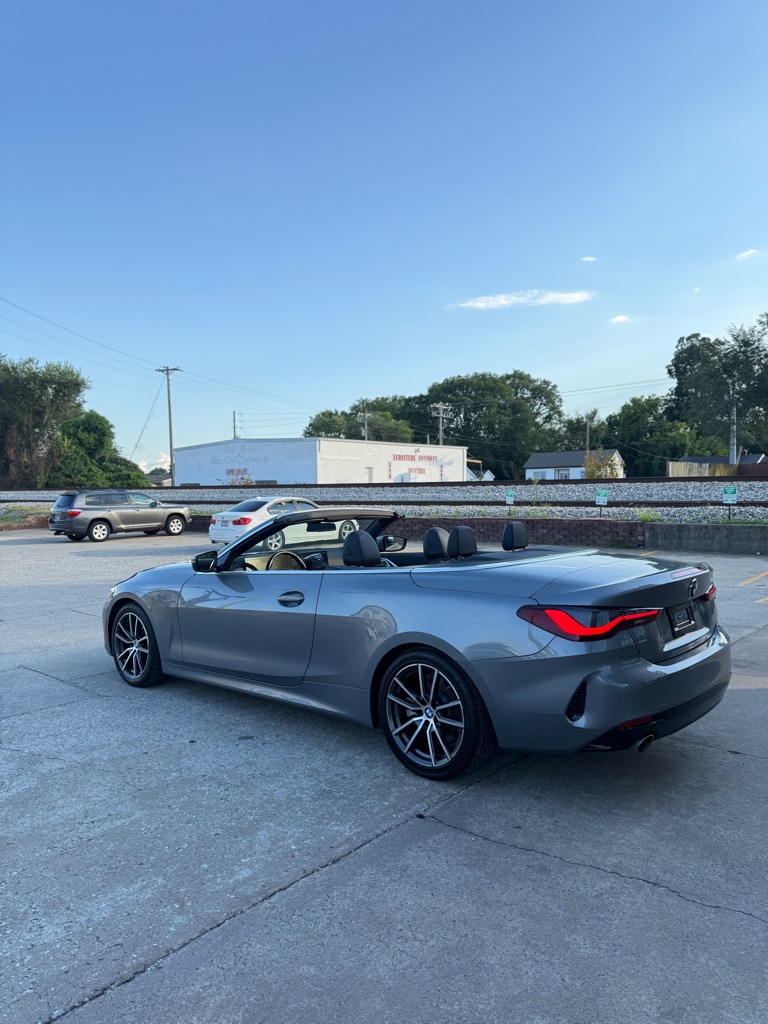 Additional photo of vehicle.