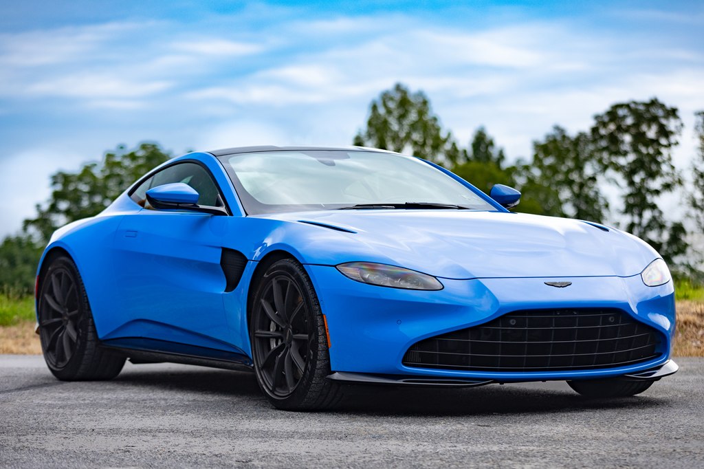 Photo 3 of this ASTON MARTIN VANTAGE