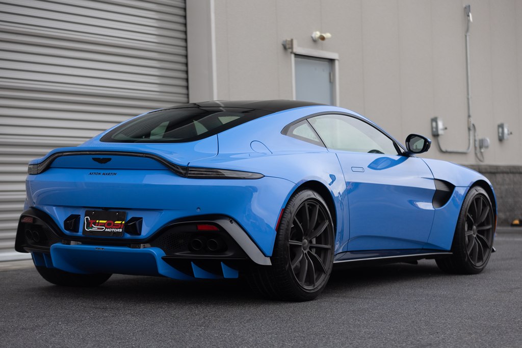 Photo 2 of this ASTON MARTIN VANTAGE