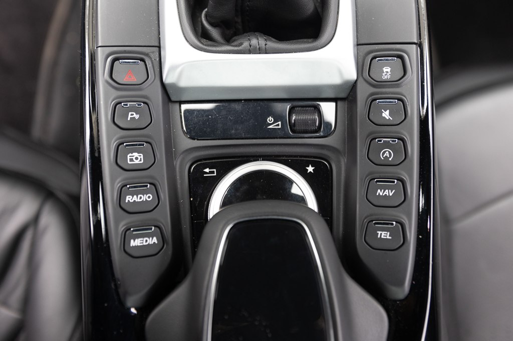Photo 79 of this ASTON MARTIN VANTAGE