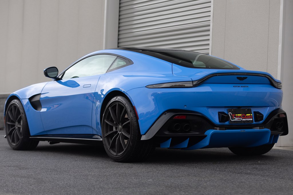 Photo 27 of this ASTON MARTIN VANTAGE