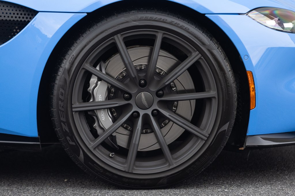 Photo 54 of this ASTON MARTIN VANTAGE