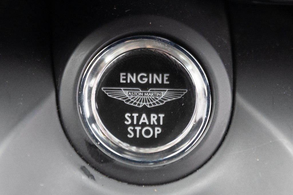 Photo 81 of this ASTON MARTIN VANTAGE