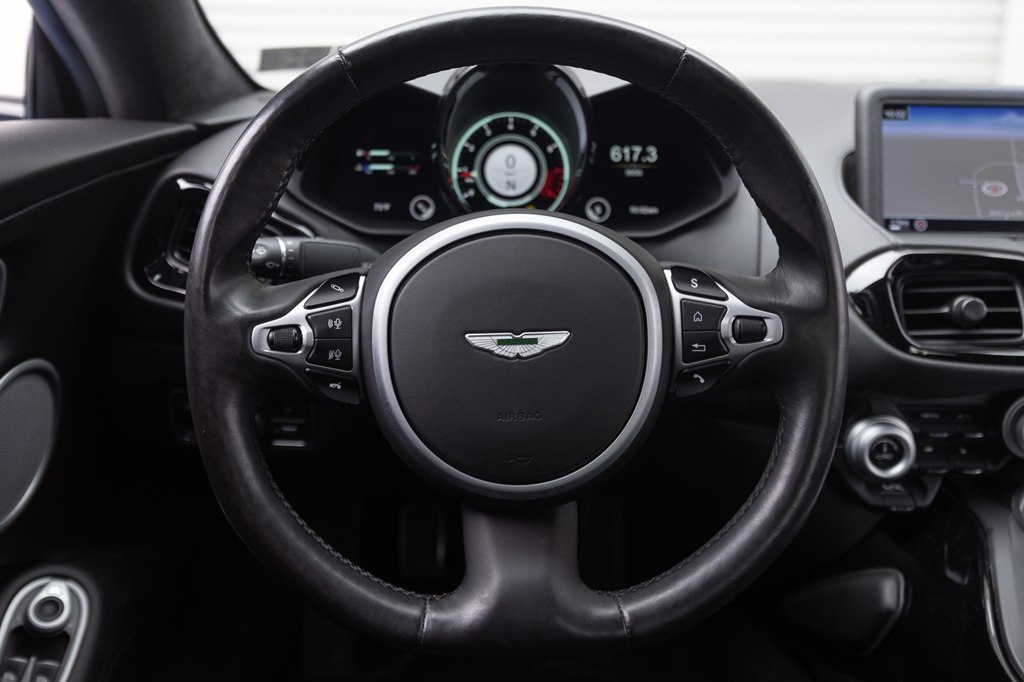 Photo 95 of this ASTON MARTIN VANTAGE