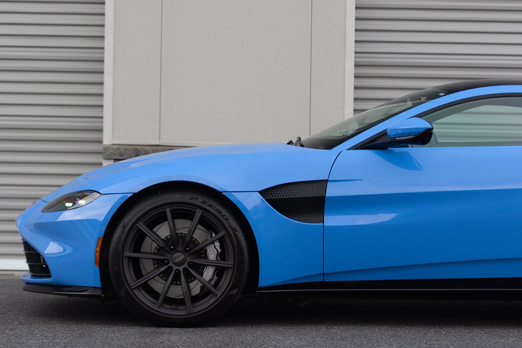 Photo 34 of this ASTON MARTIN VANTAGE