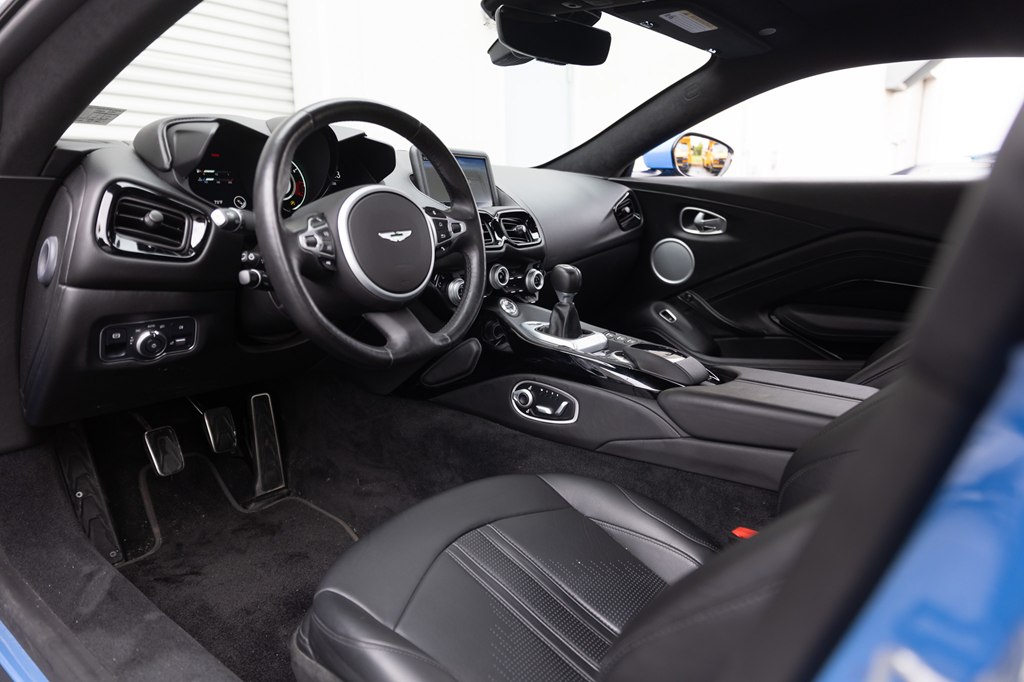 Photo 8 of this ASTON MARTIN VANTAGE