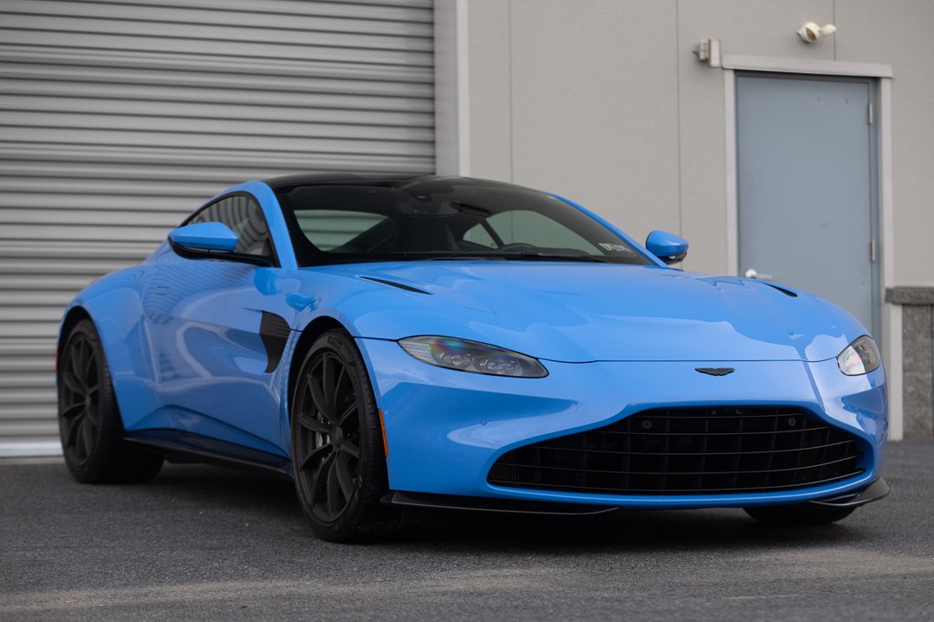 Photo 40 of this ASTON MARTIN VANTAGE