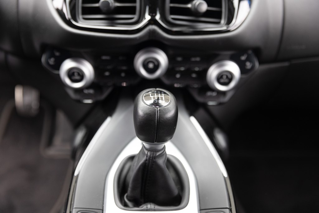 Photo 80 of this ASTON MARTIN VANTAGE