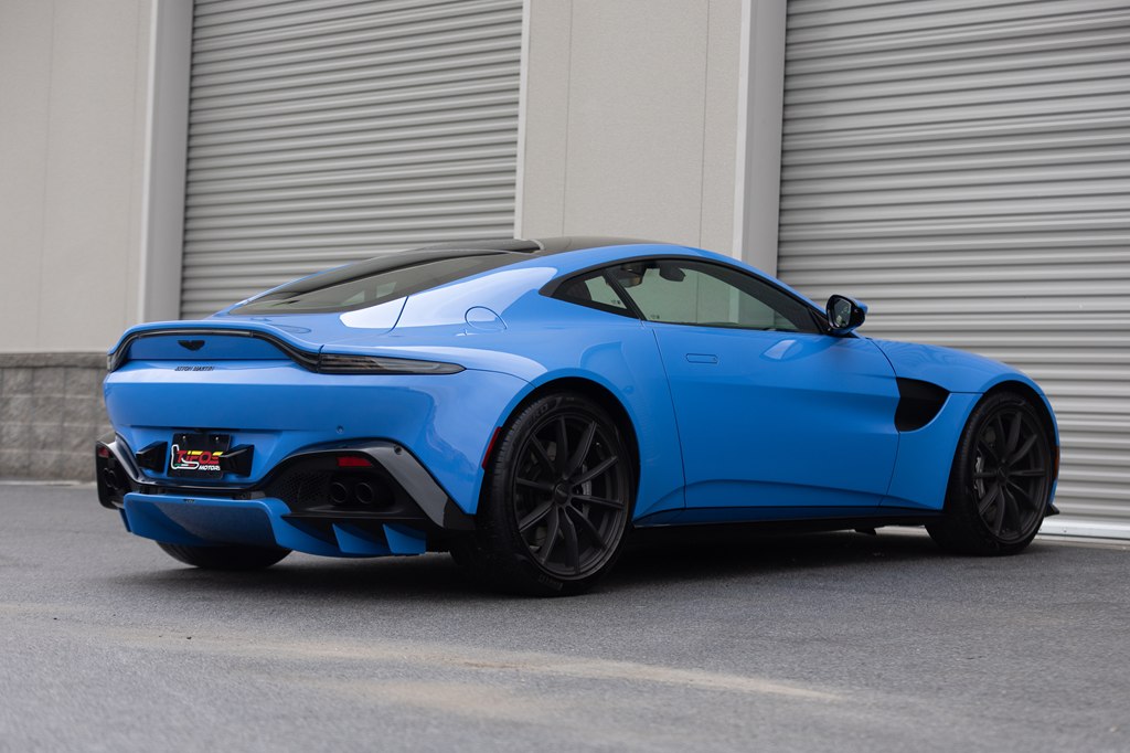 Photo 17 of this ASTON MARTIN VANTAGE