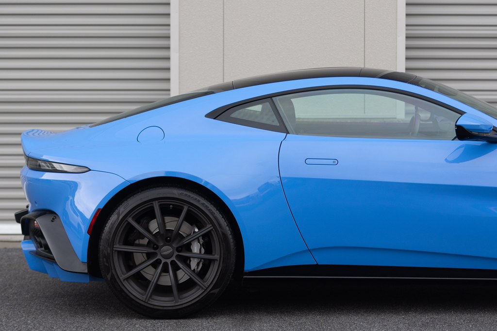 Photo 56 of this ASTON MARTIN VANTAGE