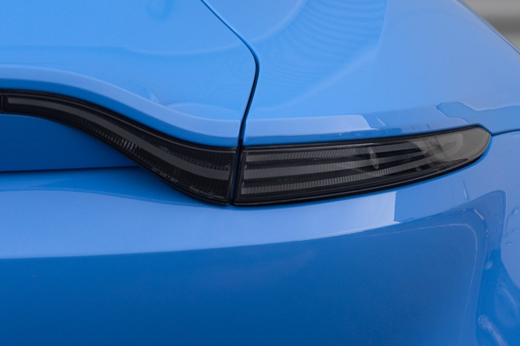 Photo 23 of this ASTON MARTIN VANTAGE