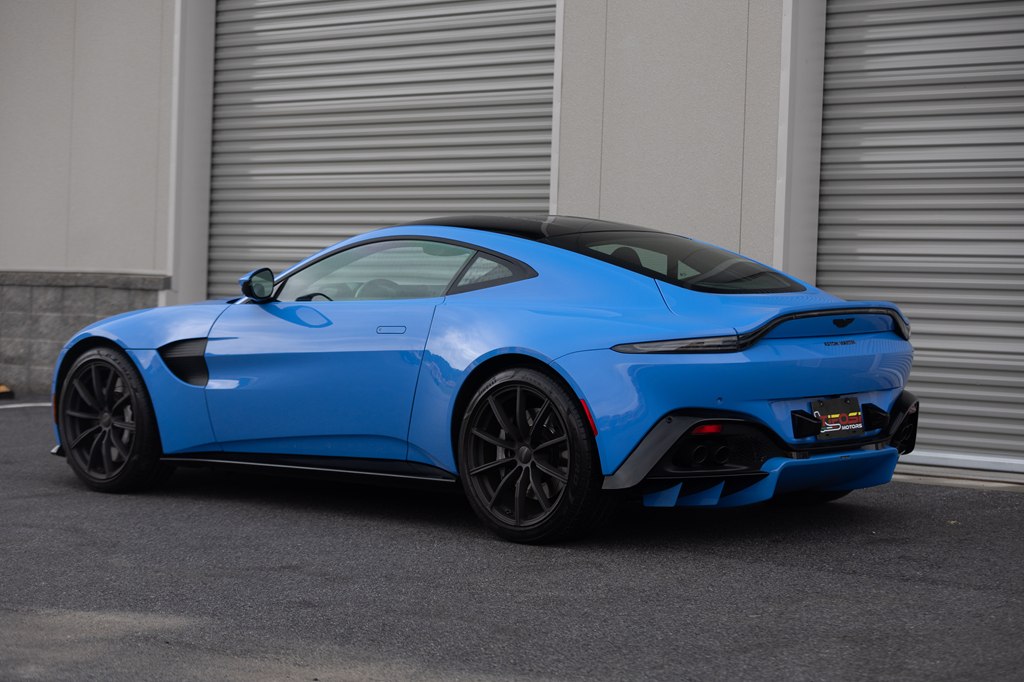 Photo 30 of this ASTON MARTIN VANTAGE