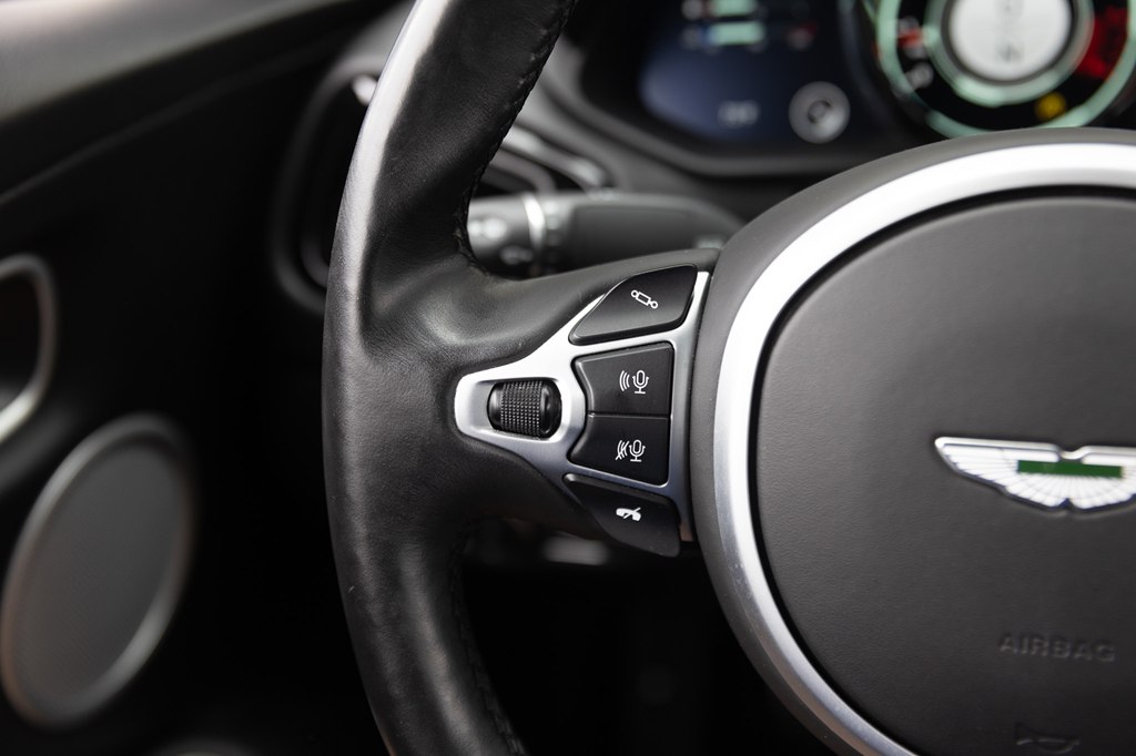 Photo 93 of this ASTON MARTIN VANTAGE