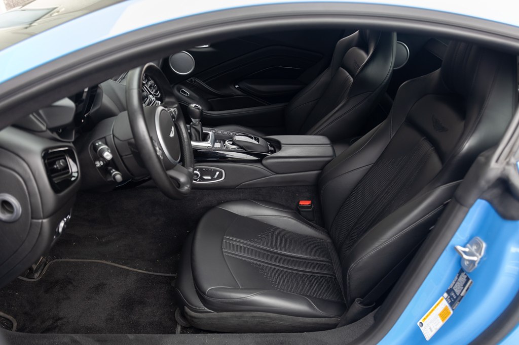 Photo 109 of this ASTON MARTIN VANTAGE