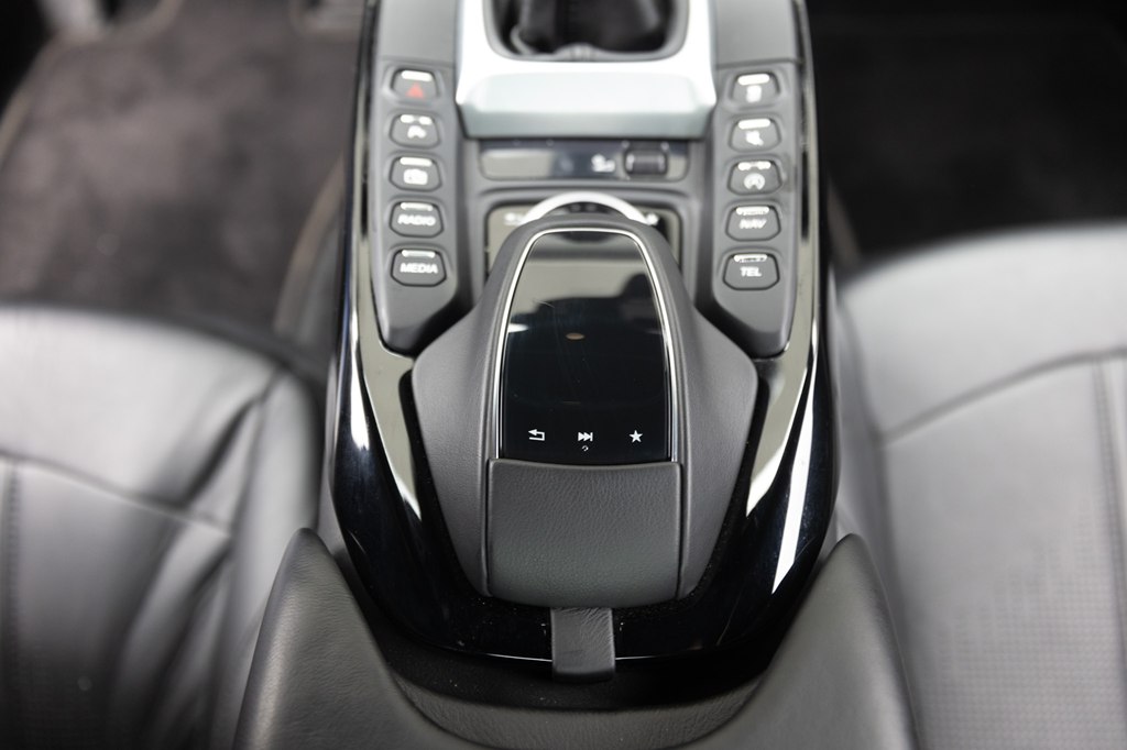 Photo 78 of this ASTON MARTIN VANTAGE