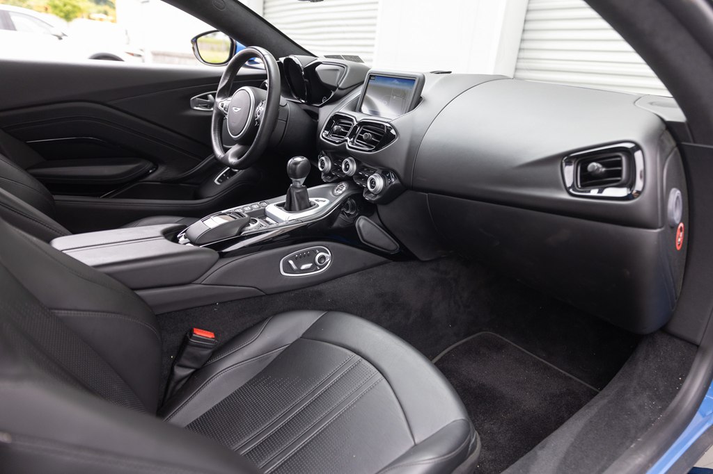 Photo 101 of this ASTON MARTIN VANTAGE
