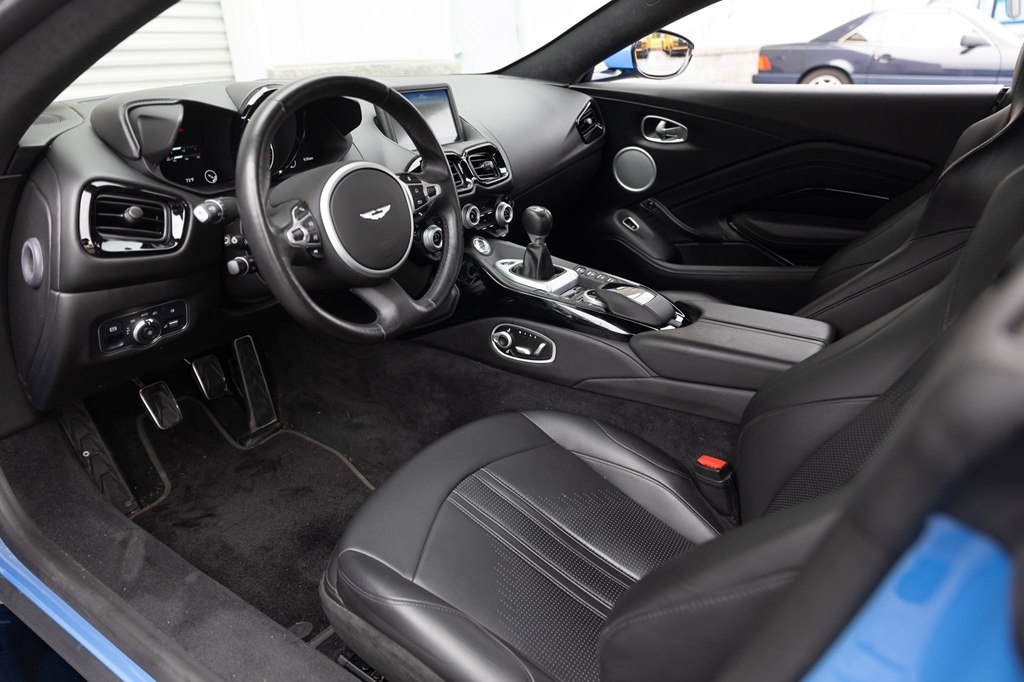 Photo 107 of this ASTON MARTIN VANTAGE