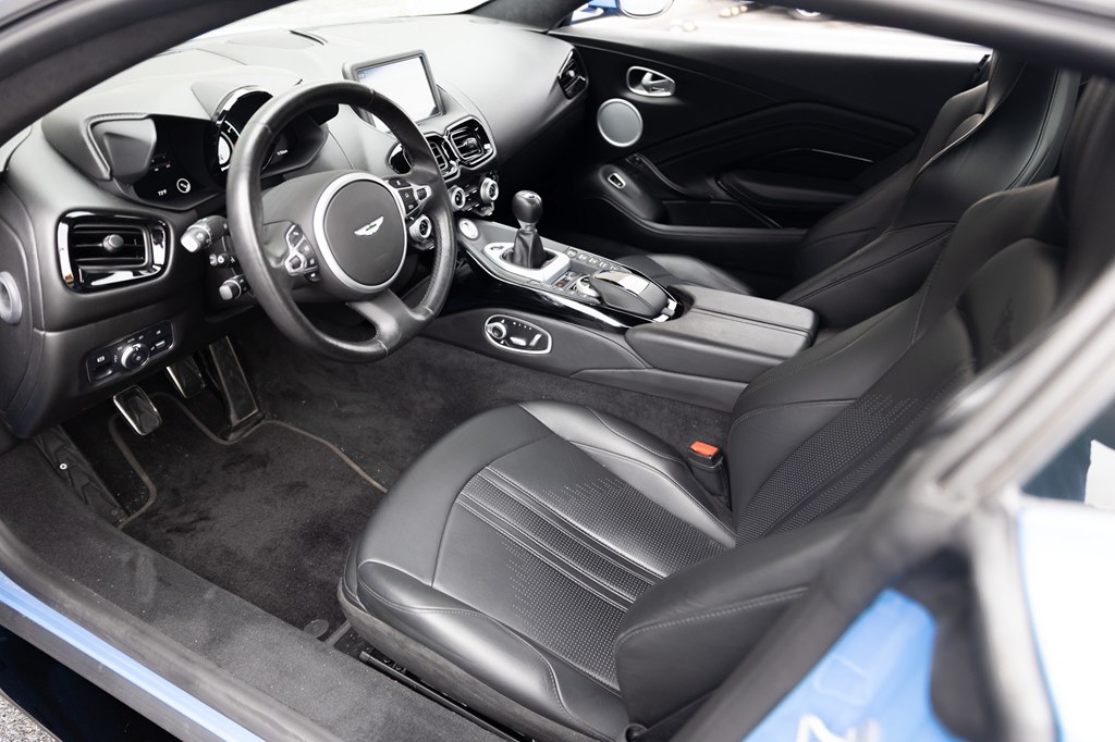 Photo 110 of this ASTON MARTIN VANTAGE