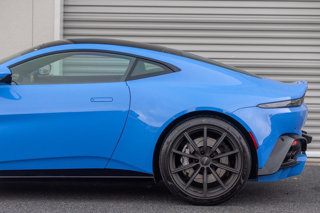 Photo 32 of this ASTON MARTIN VANTAGE