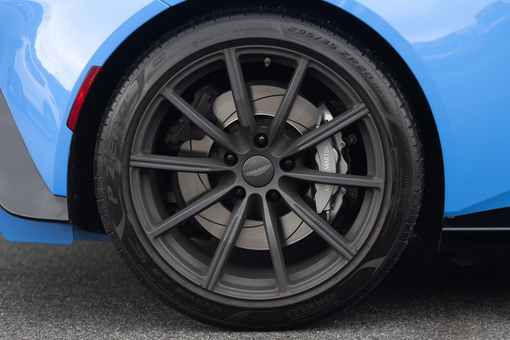 Photo 57 of this ASTON MARTIN VANTAGE