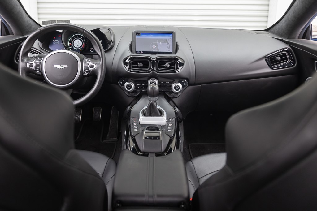 Photo 6 of this ASTON MARTIN VANTAGE