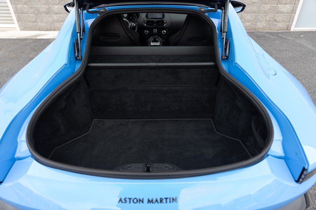 Photo 65 of this ASTON MARTIN VANTAGE