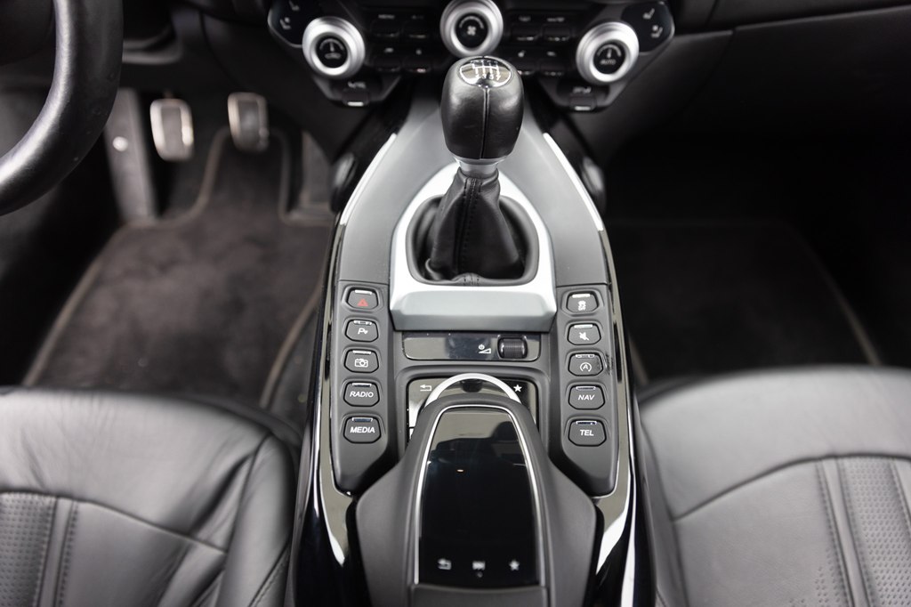 Photo 77 of this ASTON MARTIN VANTAGE