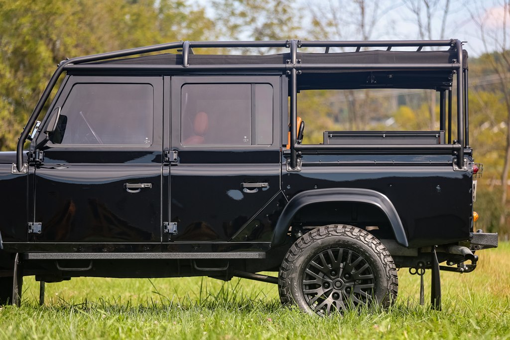 Photo 42 of this LAND ROVER DEFENDER 110