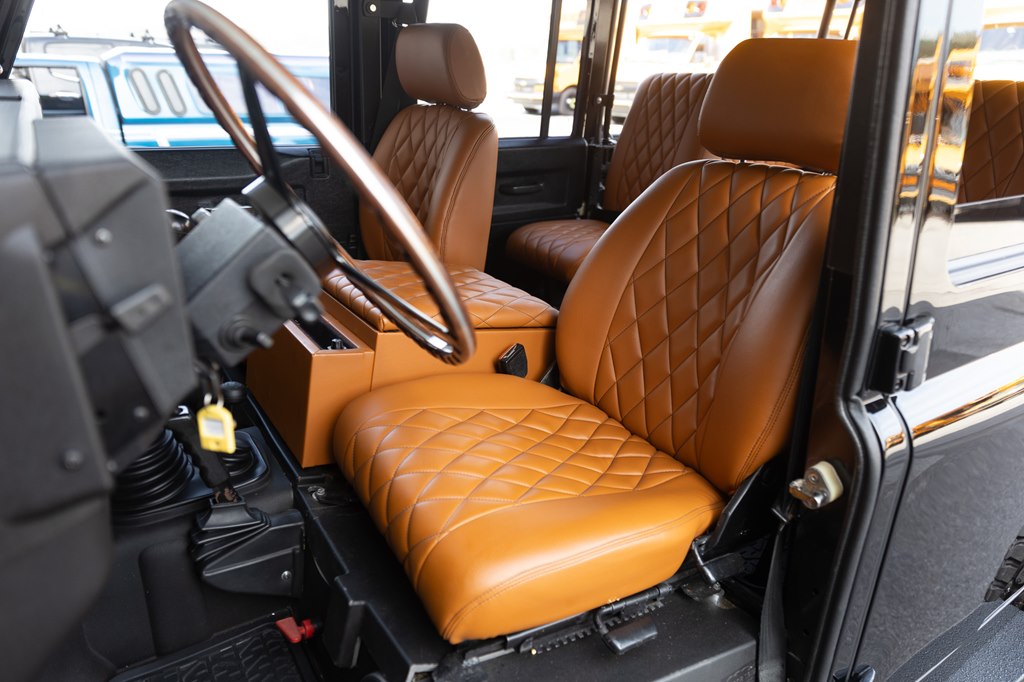 Photo 89 of this LAND ROVER DEFENDER 110