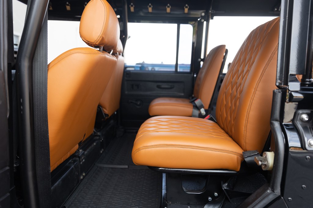 Photo 85 of this LAND ROVER DEFENDER 110
