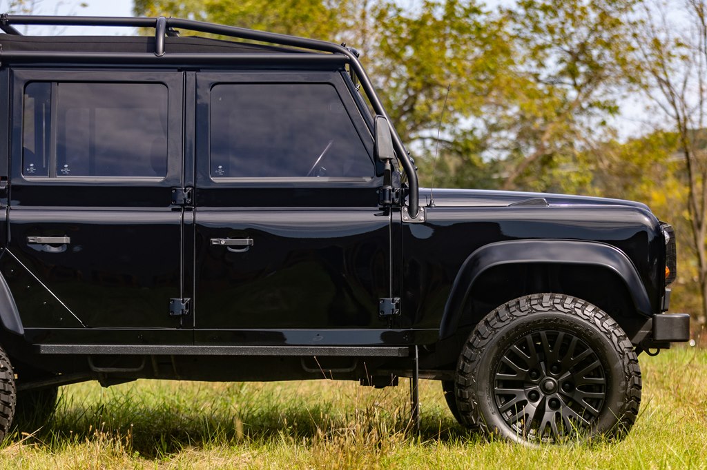 Photo 23 of this LAND ROVER DEFENDER 110