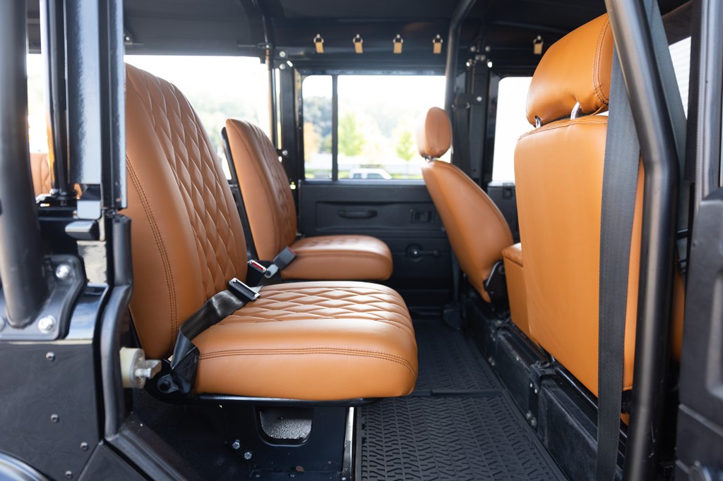 Photo 7 of this LAND ROVER DEFENDER 110